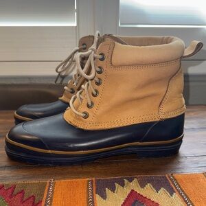 Lands' End Tan and Navy Insulated Winter/Rain Boots size 9 Like New!